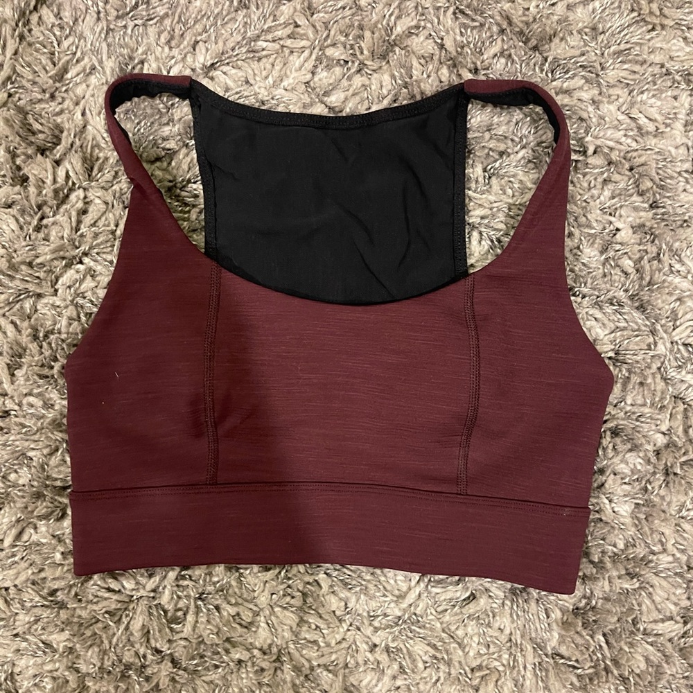 Sweaty Betty compression sports bra it’s a small but fits more like an X small